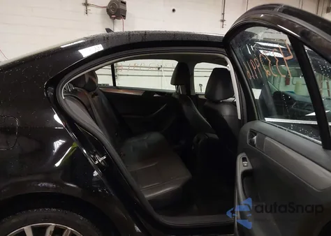 2015 Volkswagen Jetta 1.8T Se z USA, uszkodzony, nr VIN 3VWD17AJ1FM319831